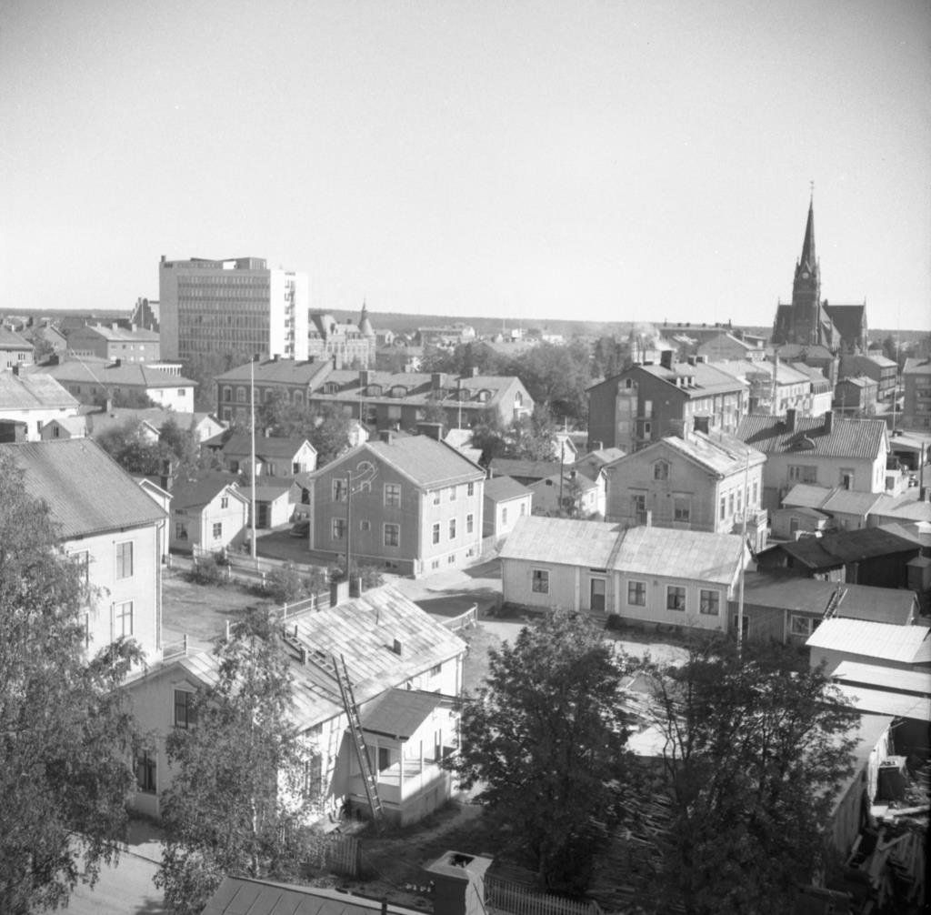 Vy från punkthus i kvarteret Mesen, till vänster syns Stadshuset och ...